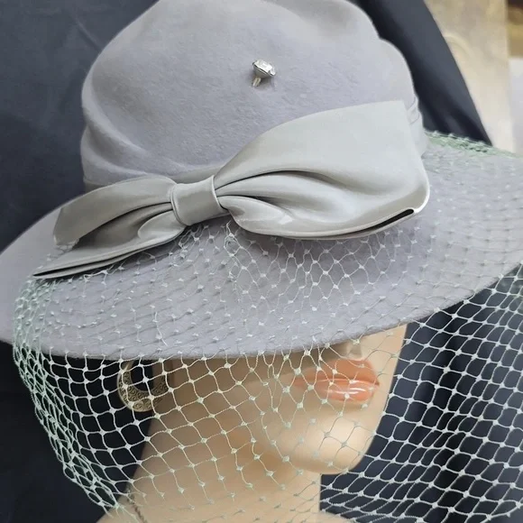 Elegant Gray Hat with Bow and Veil - Picture 2 of 4